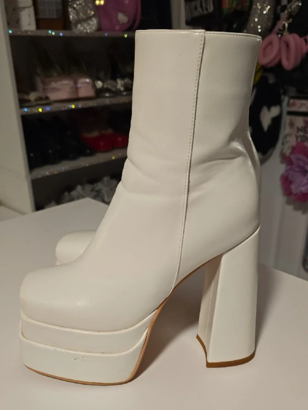 Wetkiss sleek white